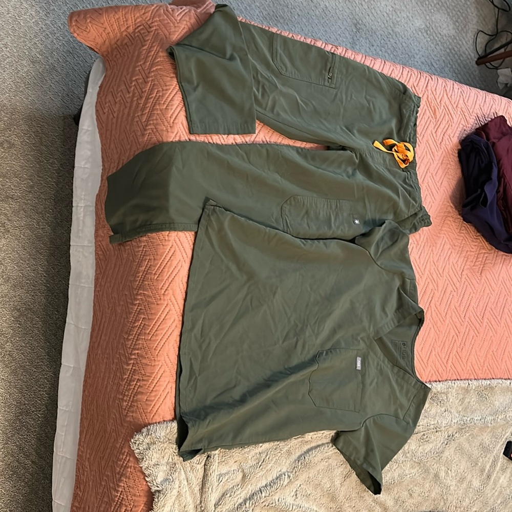 Green Small Figs Scrubs